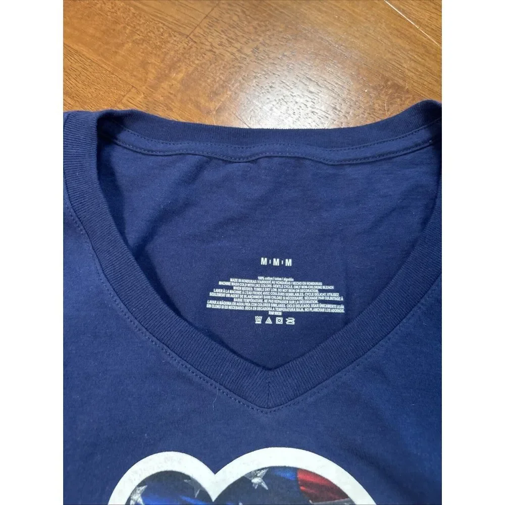 Boston Red Sox MLB V Neck Shirt Women's Size Medium American Flag USA